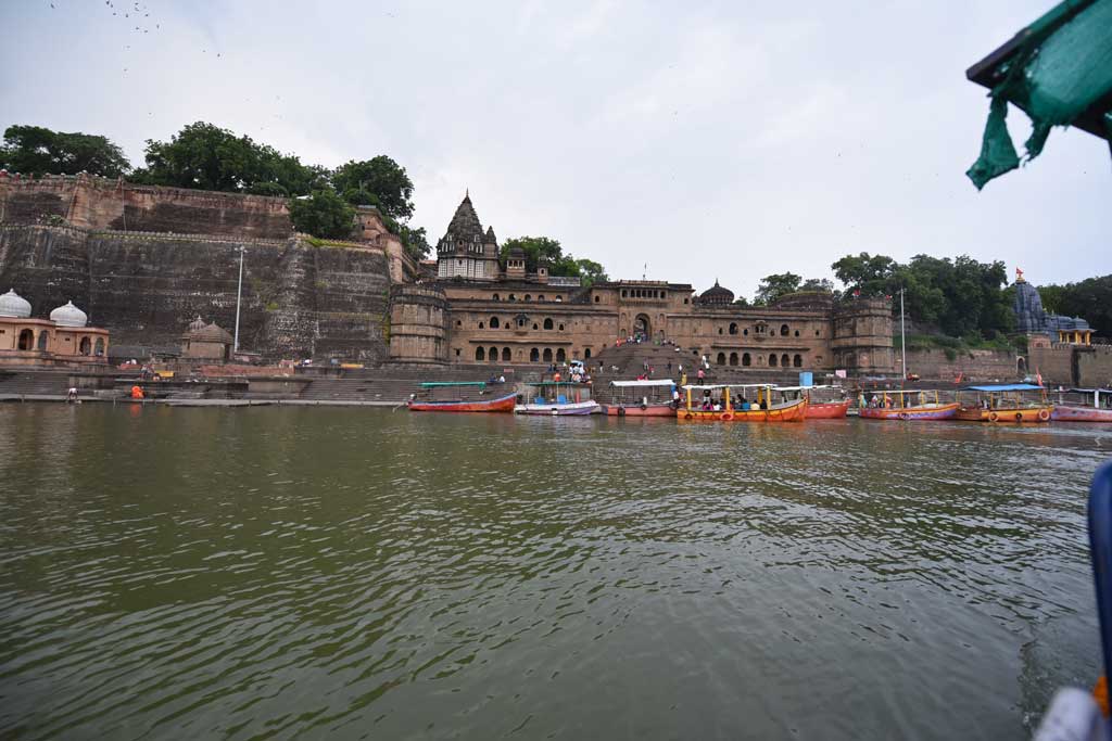 Along_The_River_Narmada_12