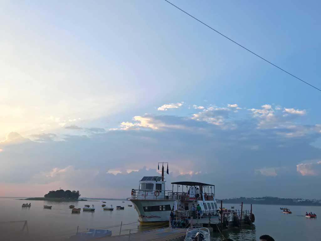 Along_The_River_Narmada_4
